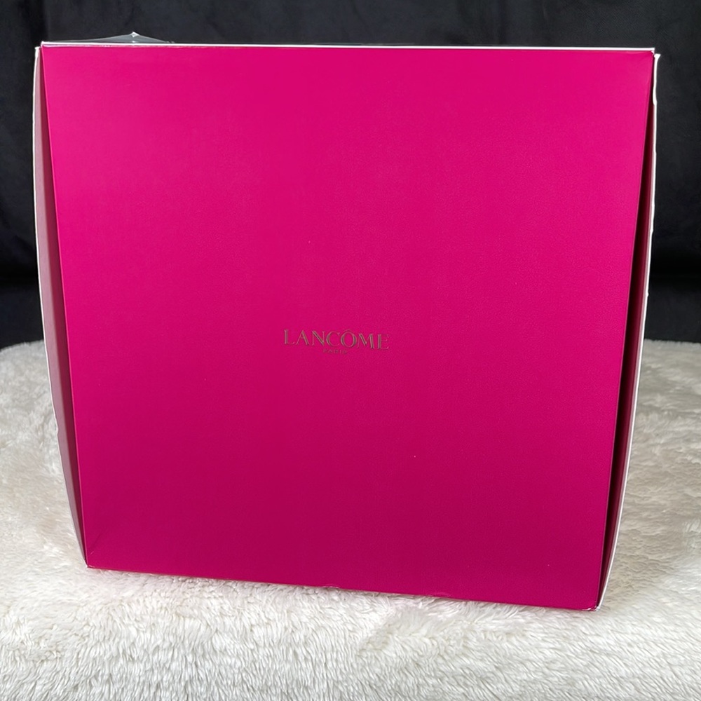LANCÔME, FEATURING 11 FULL SIZES FAVORITES - Picture 9 of 9